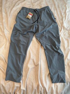 Nike Men's Gray Drawstring Tech Joggers